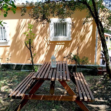 Family Holiday Apartment With Garden & Bbq Velonádes エクステリア 写真