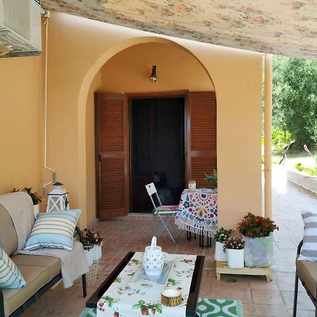 Family Holiday Apartment With Garden & Bbq Velonádes エクステリア 写真