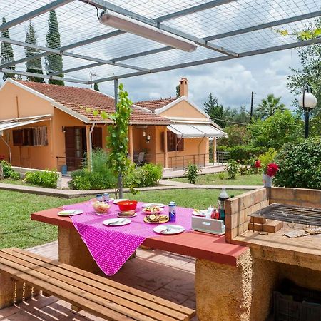 Family Holiday Apartment With Garden & Bbq Velonádes エクステリア 写真