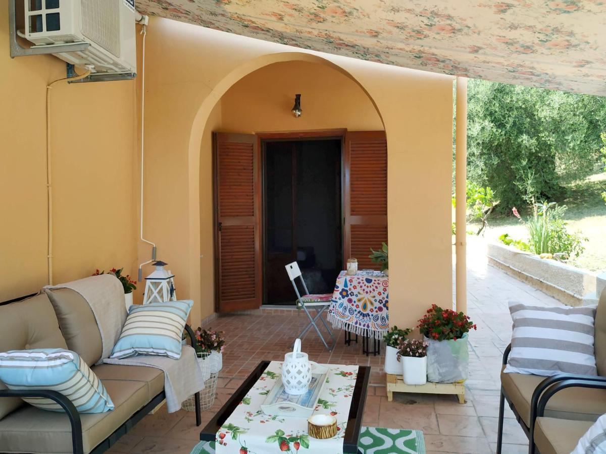 Family Holiday Apartment With Garden & Bbq Velonádes エクステリア 写真