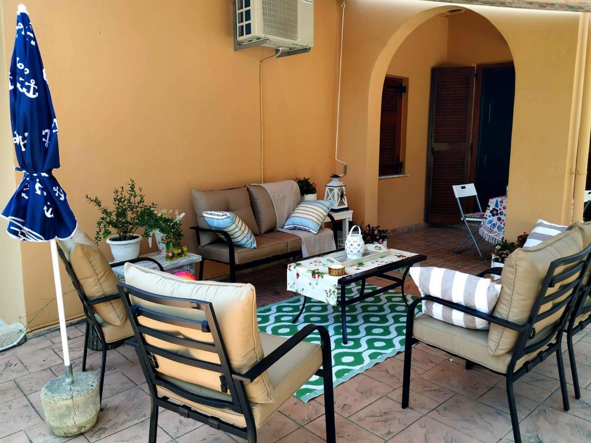 Family Holiday Apartment With Garden & Bbq Velonádes エクステリア 写真