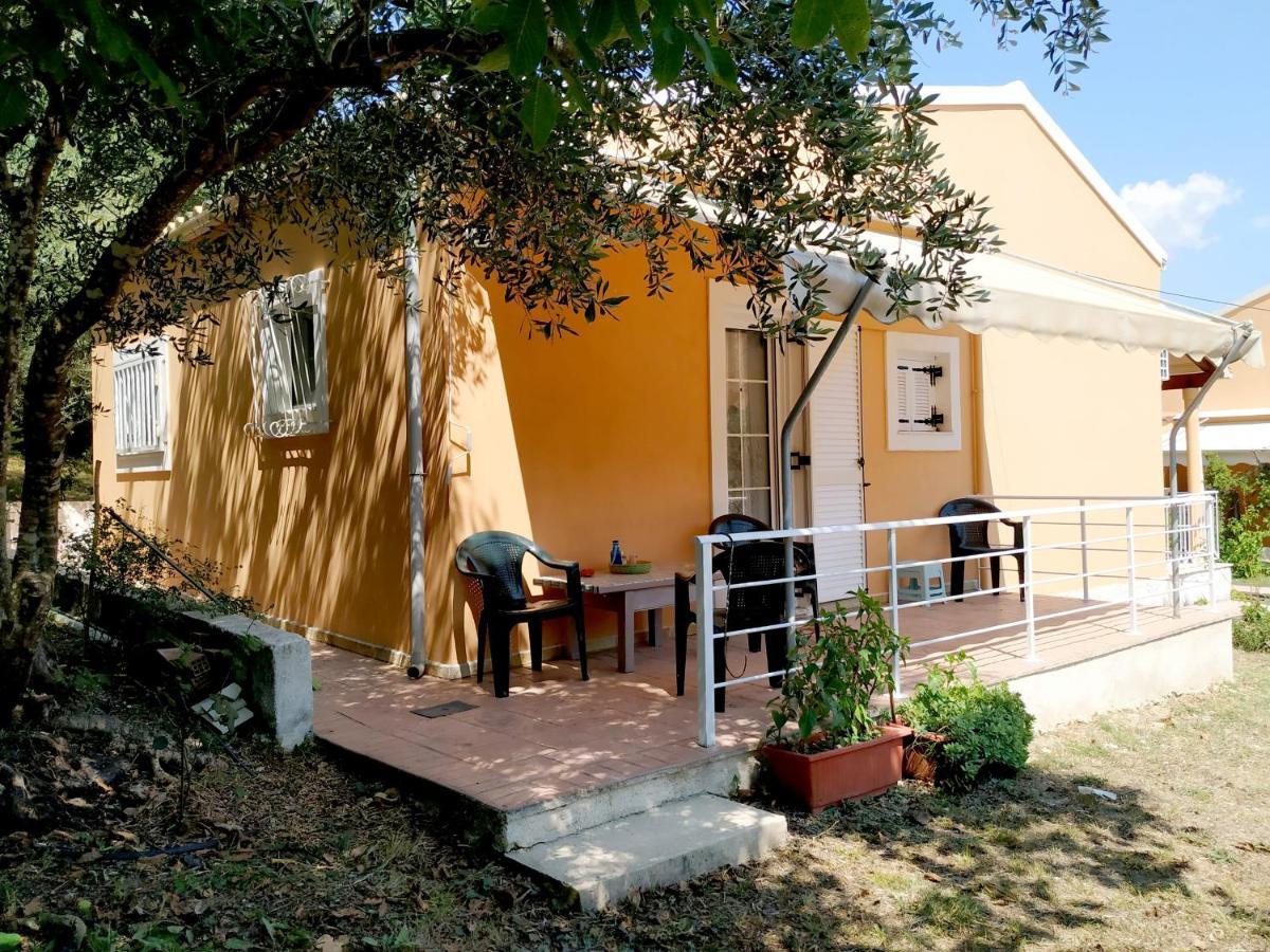 Family Holiday Apartment With Garden & Bbq Velonádes エクステリア 写真