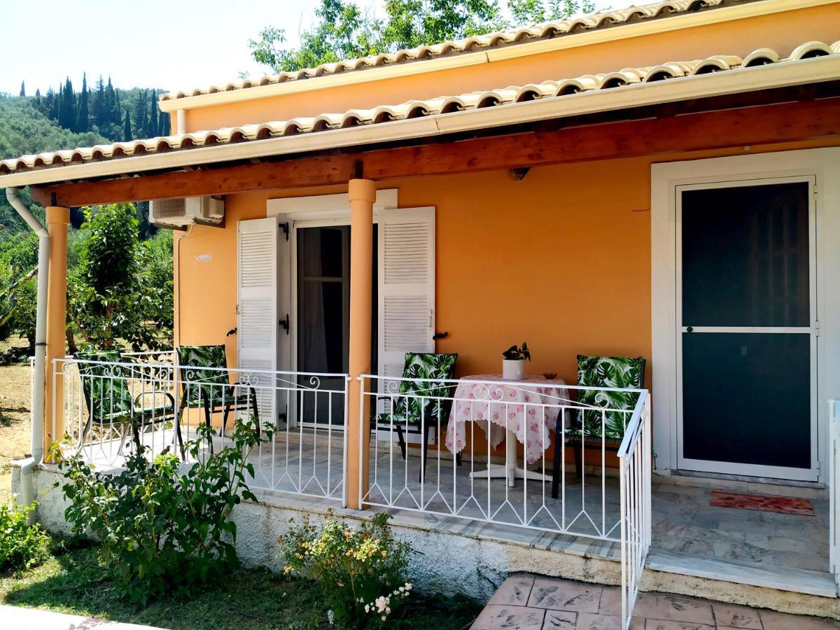 Family Holiday Apartment With Garden & Bbq Velonádes エクステリア 写真