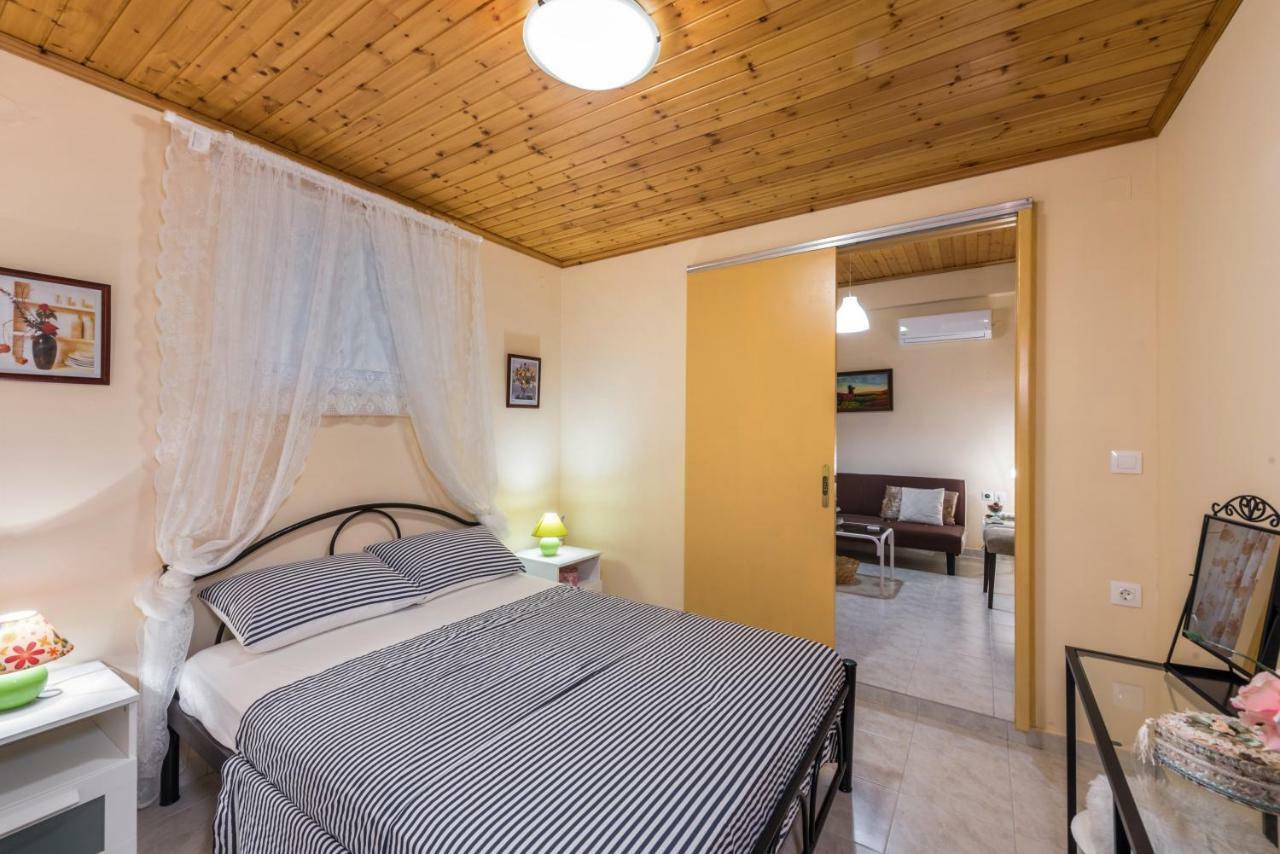Family Holiday Apartment With Garden & Bbq Velonádes エクステリア 写真