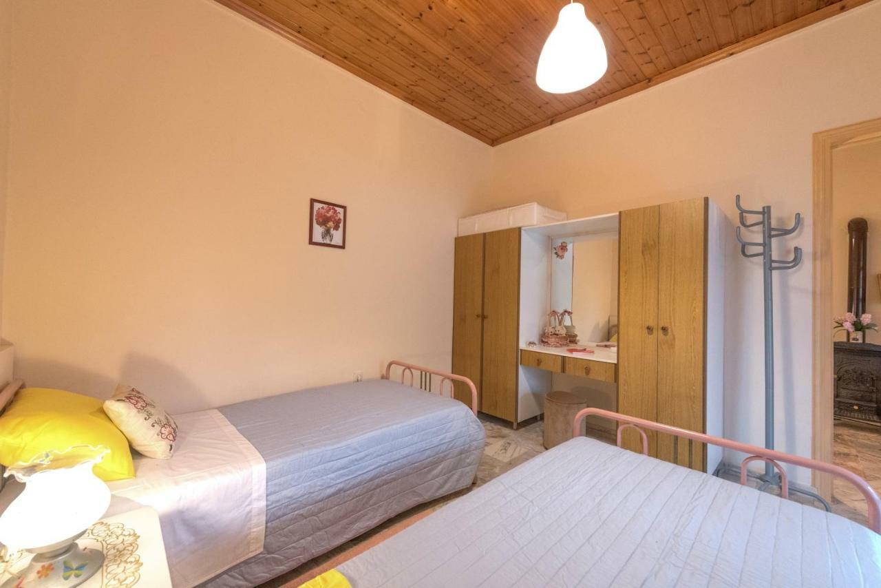 Family Holiday Apartment With Garden & Bbq Velonádes エクステリア 写真