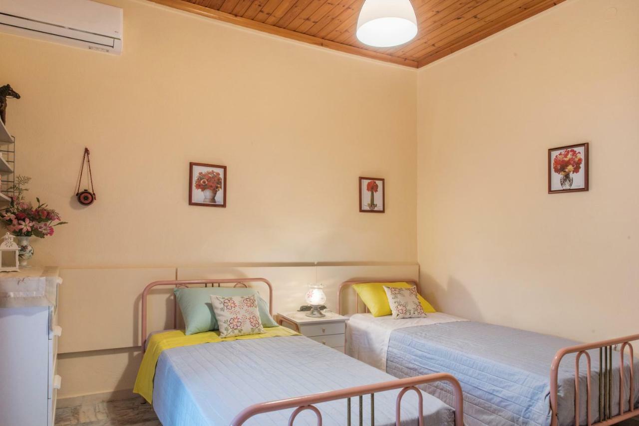 Family Holiday Apartment With Garden & Bbq Velonádes エクステリア 写真