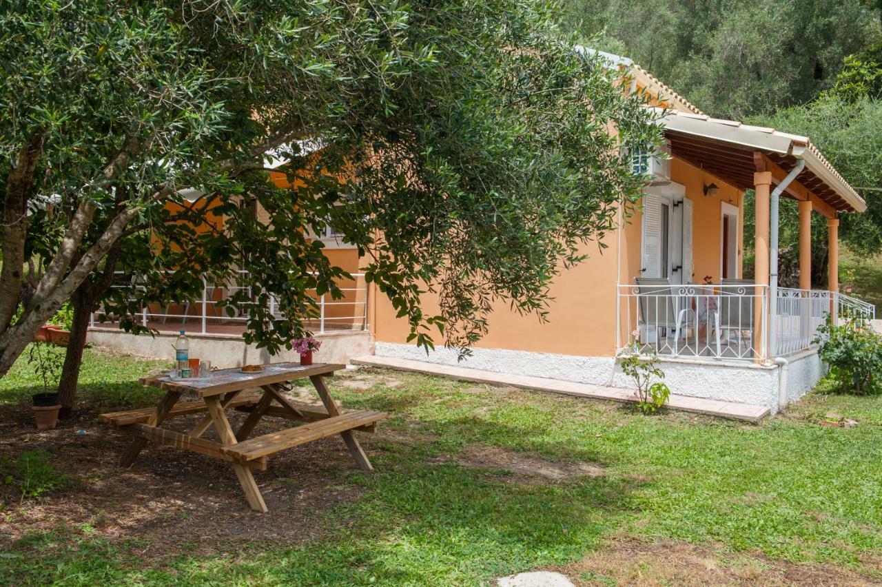 Family Holiday Apartment With Garden & Bbq Velonádes エクステリア 写真