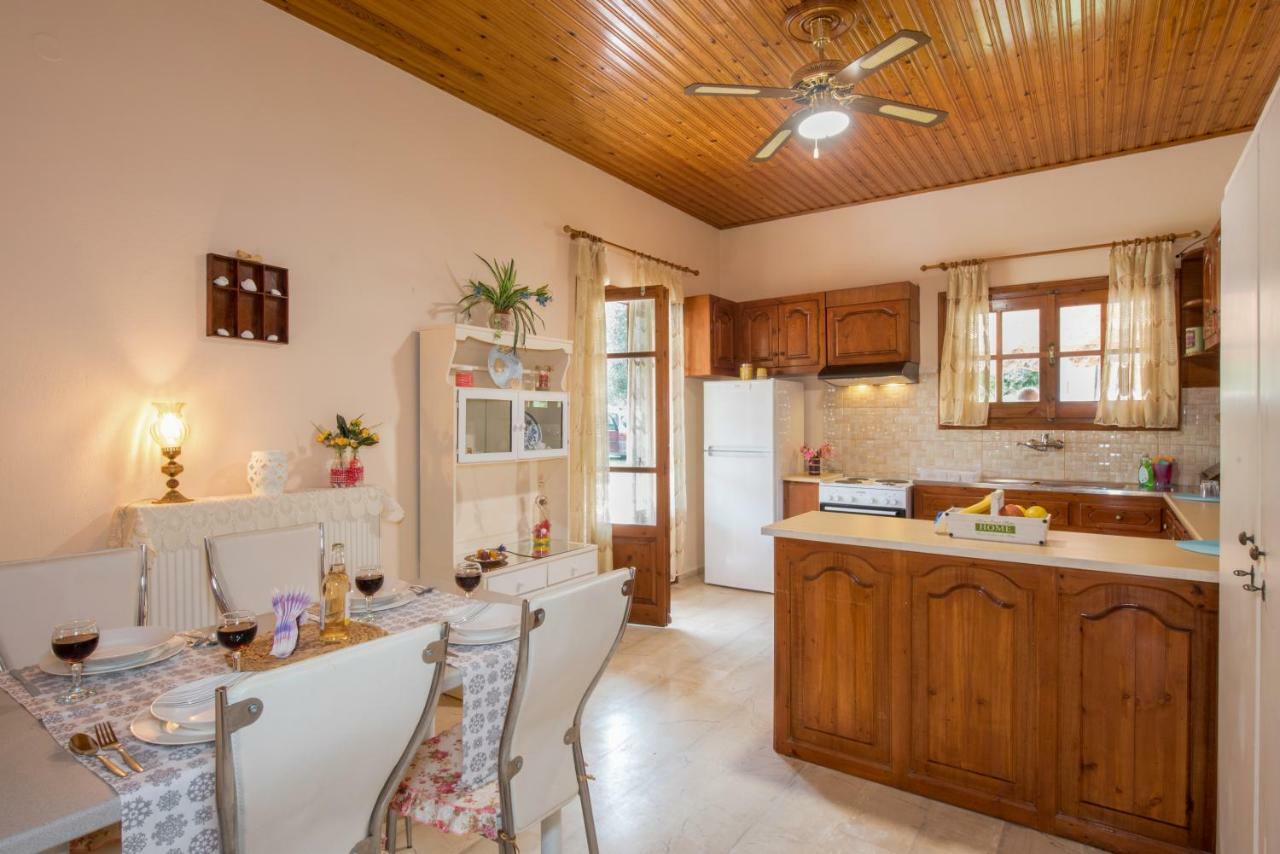 Family Holiday Apartment With Garden & Bbq Velonádes エクステリア 写真
