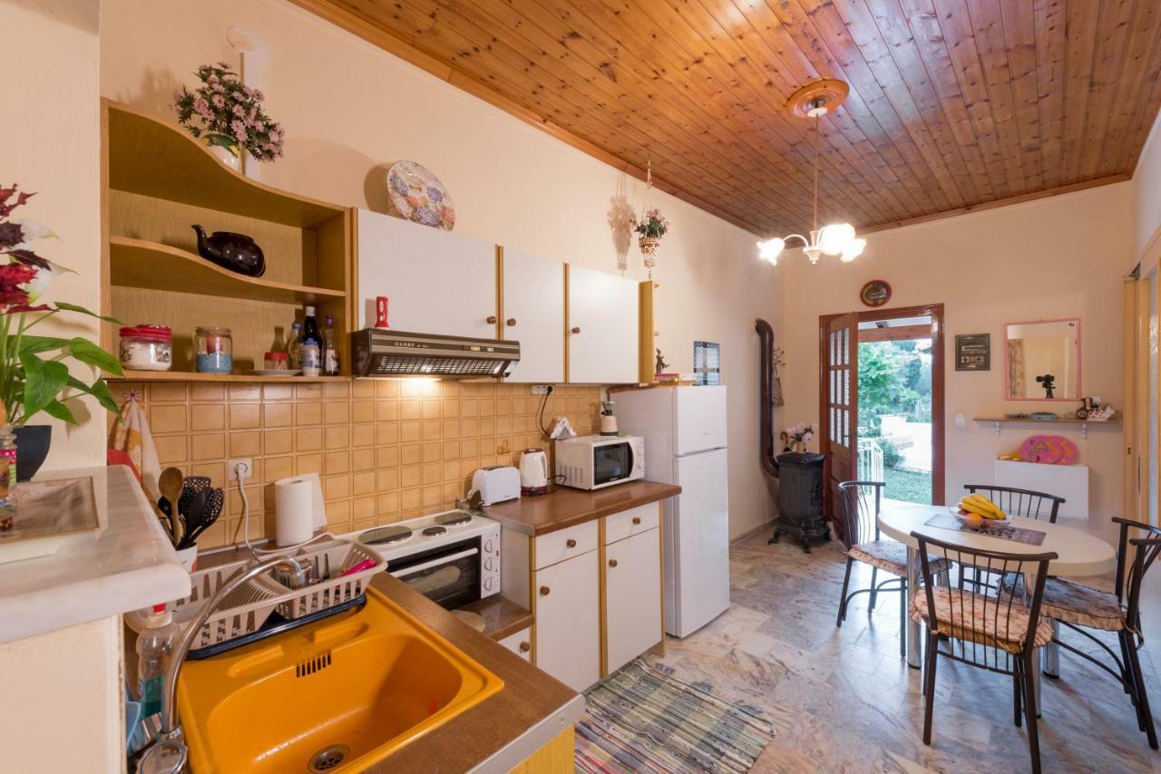 Family Holiday Apartment With Garden & Bbq Velonádes エクステリア 写真