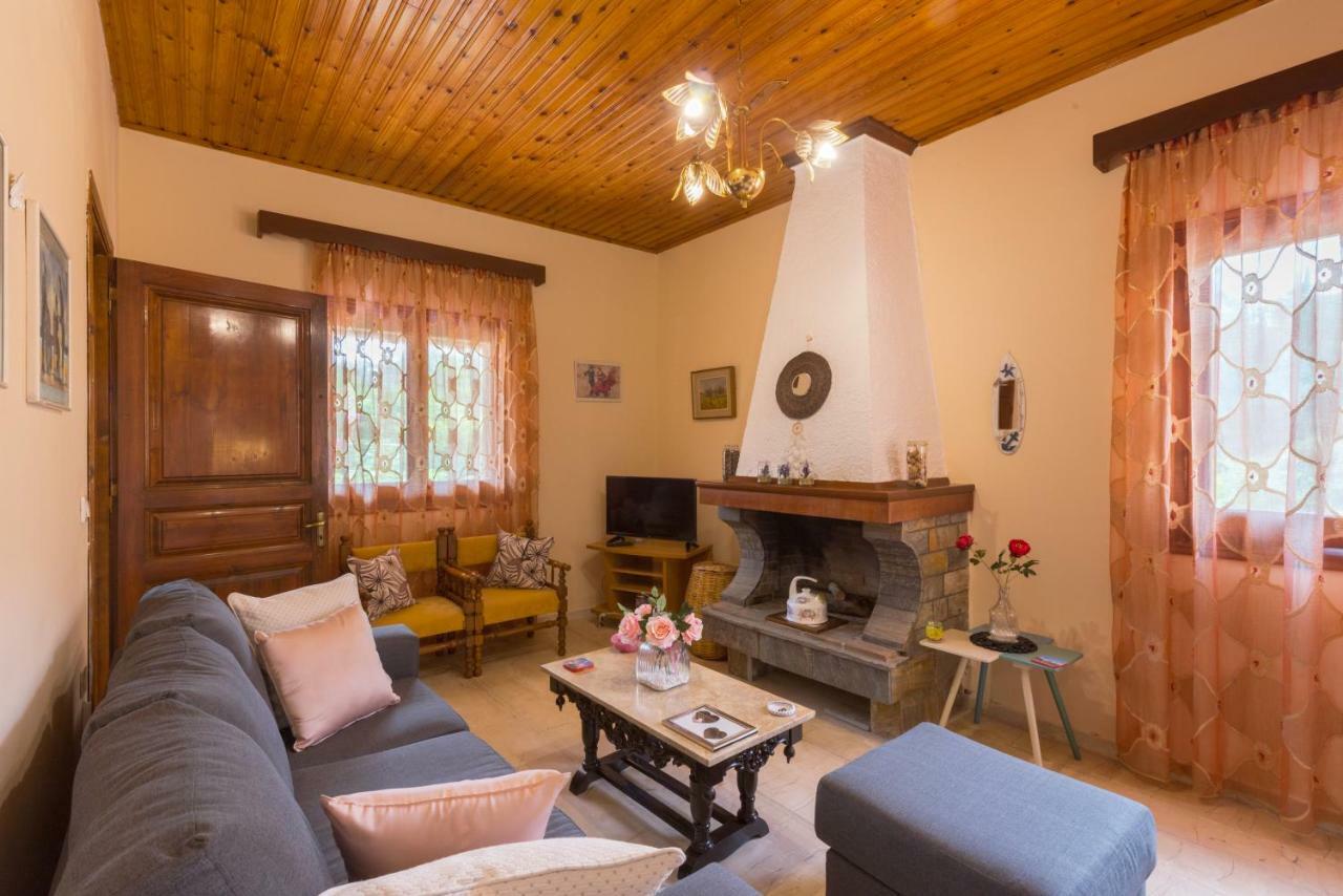 Family Holiday Apartment With Garden & Bbq Velonádes エクステリア 写真