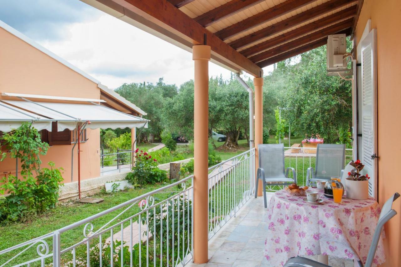 Family Holiday Apartment With Garden & Bbq Velonádes エクステリア 写真