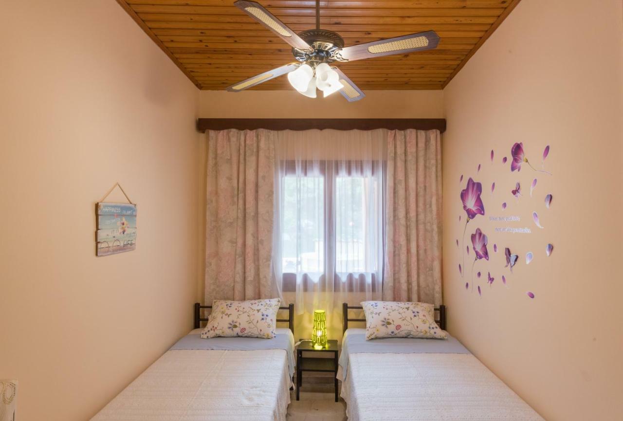 Family Holiday Apartment With Garden & Bbq Velonádes エクステリア 写真