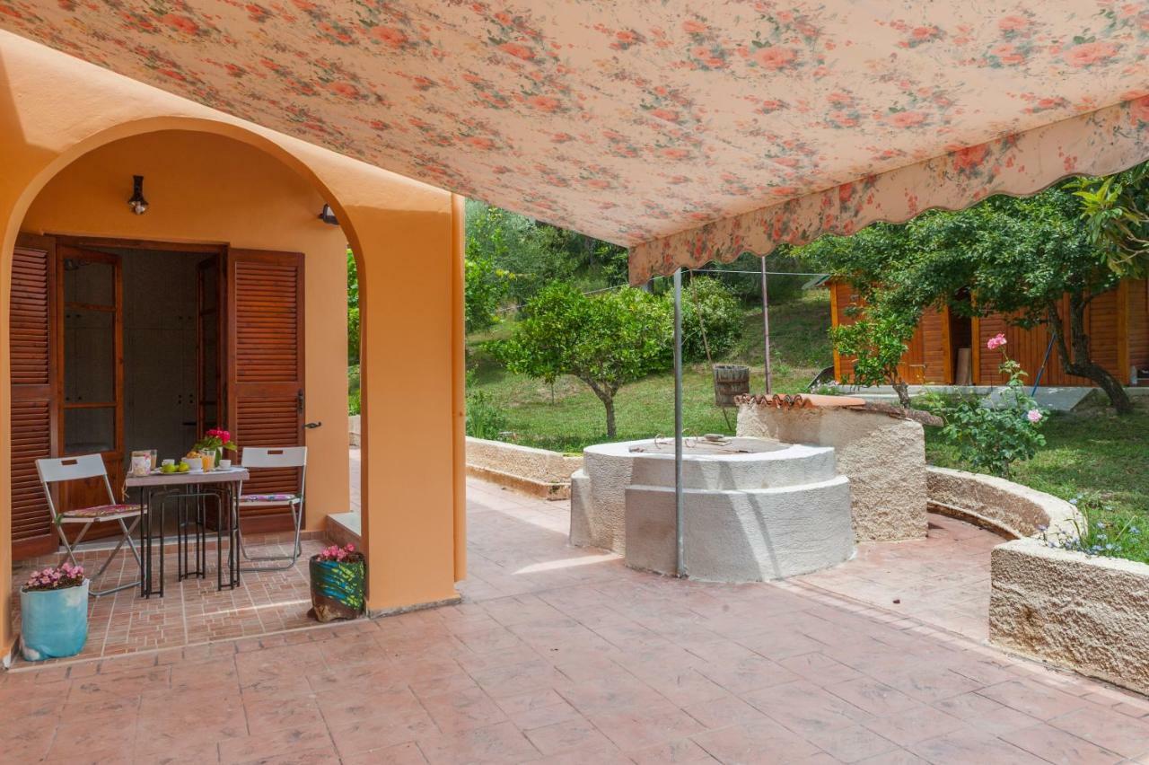 Family Holiday Apartment With Garden & Bbq Velonádes エクステリア 写真