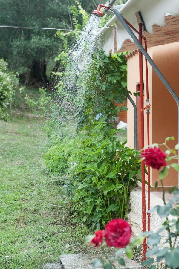 Family Holiday Apartment With Garden & Bbq Velonádes エクステリア 写真