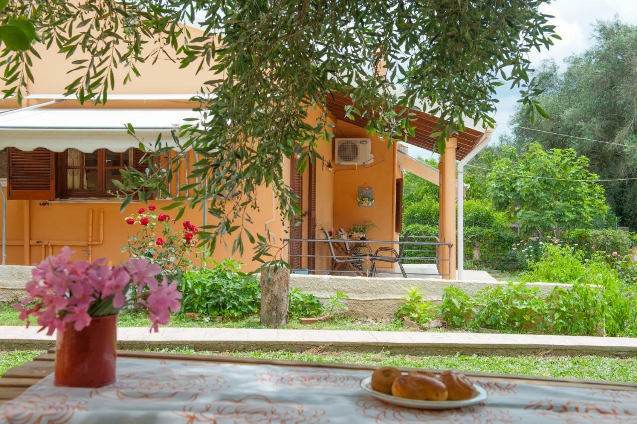 Family Holiday Apartment With Garden & Bbq Velonádes エクステリア 写真