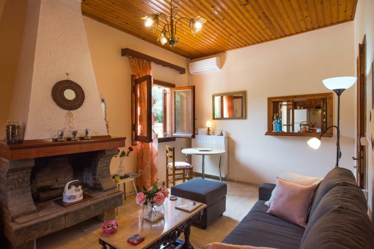 Family Holiday Apartment With Garden & Bbq Velonádes エクステリア 写真