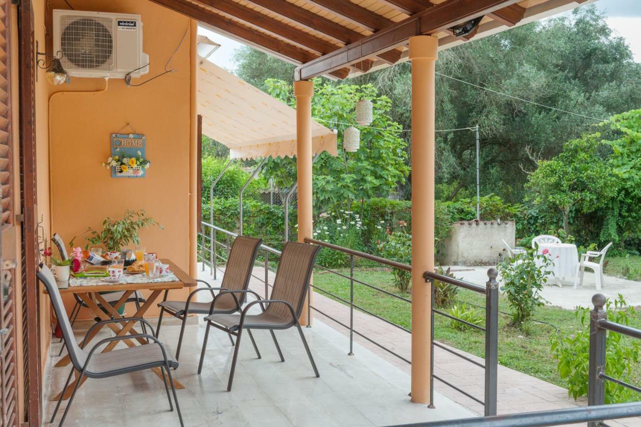 Family Holiday Apartment With Garden & Bbq Velonádes エクステリア 写真