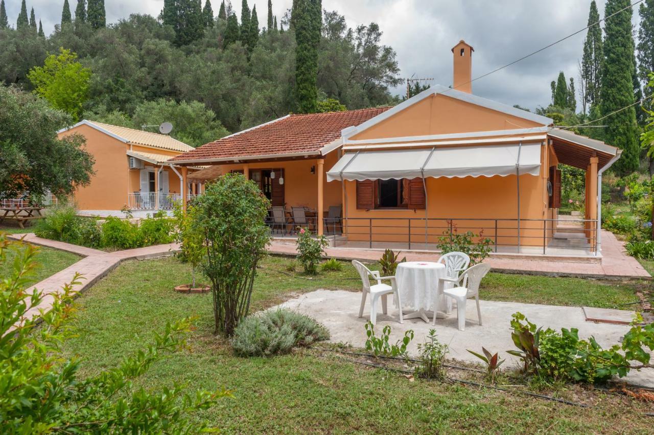 Family Holiday Apartment With Garden & Bbq Velonádes エクステリア 写真