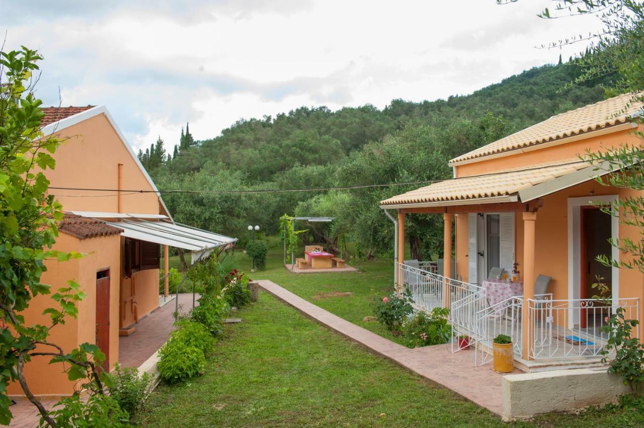 Family Holiday Apartment With Garden & Bbq Velonádes エクステリア 写真