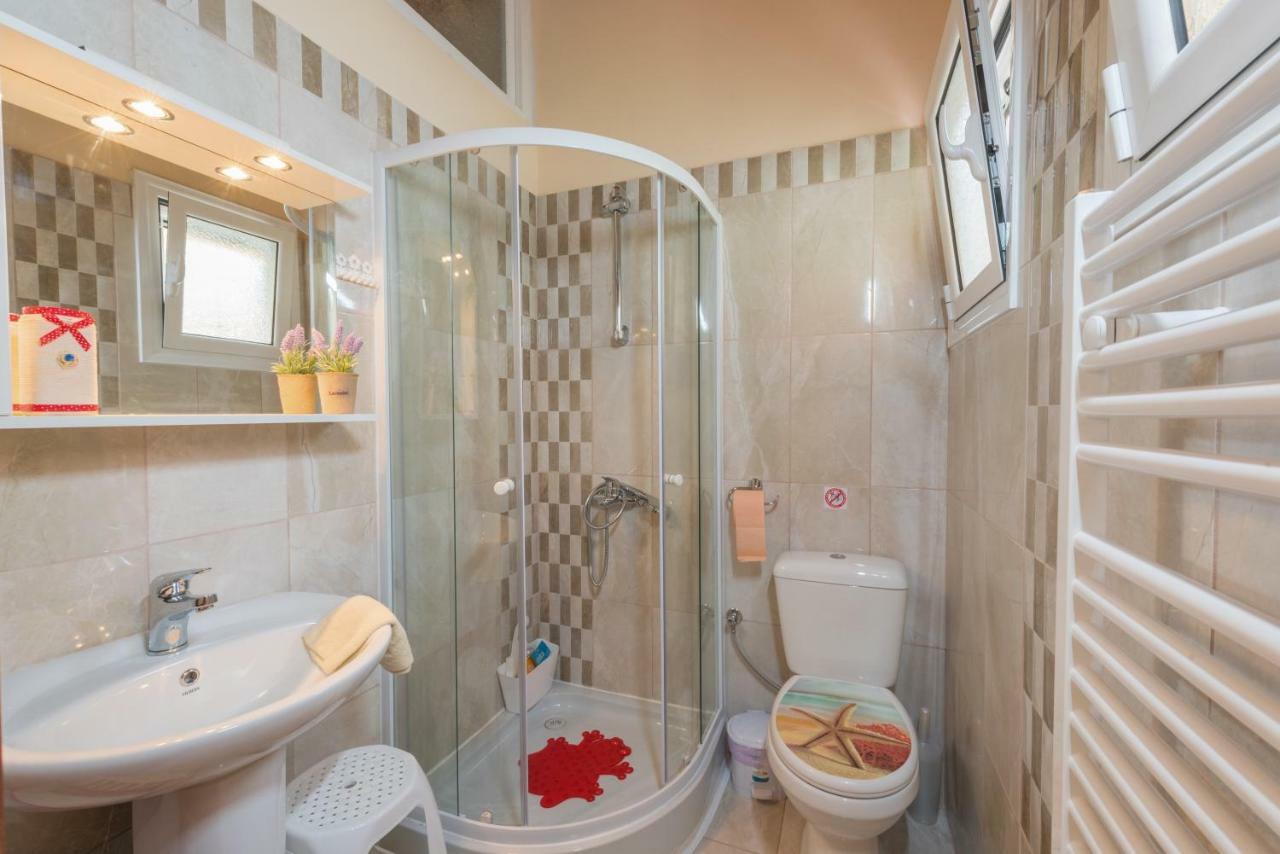 Family Holiday Apartment With Garden & Bbq Velonádes エクステリア 写真