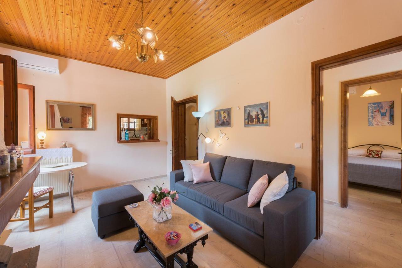 Family Holiday Apartment With Garden & Bbq Velonádes エクステリア 写真
