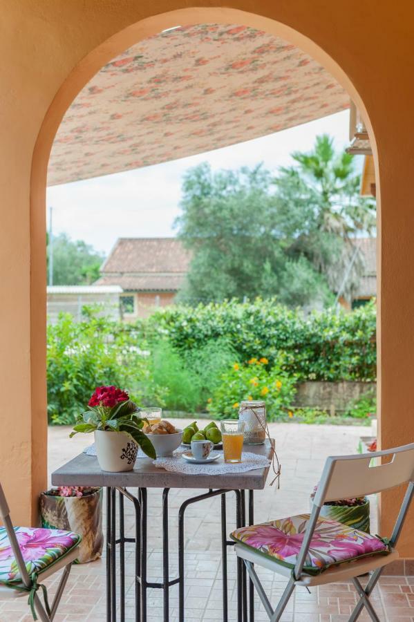 Family Holiday Apartment With Garden & Bbq Velonádes エクステリア 写真