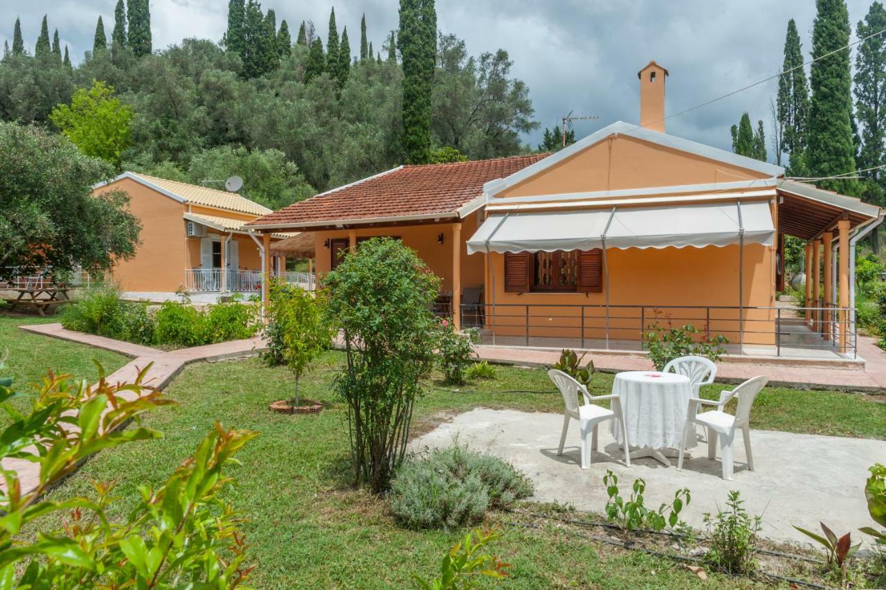 Family Holiday Apartment With Garden & Bbq Velonádes エクステリア 写真
