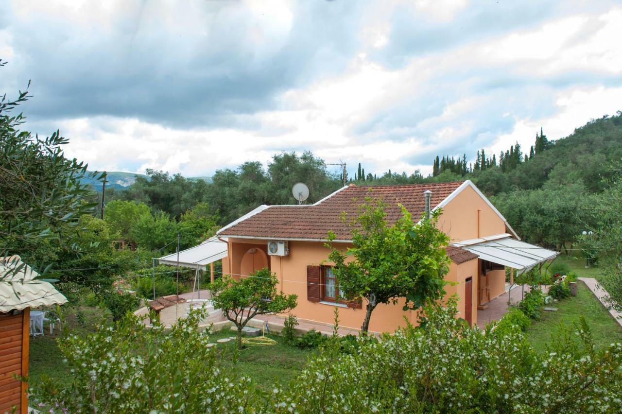 Family Holiday Apartment With Garden & Bbq Velonádes エクステリア 写真