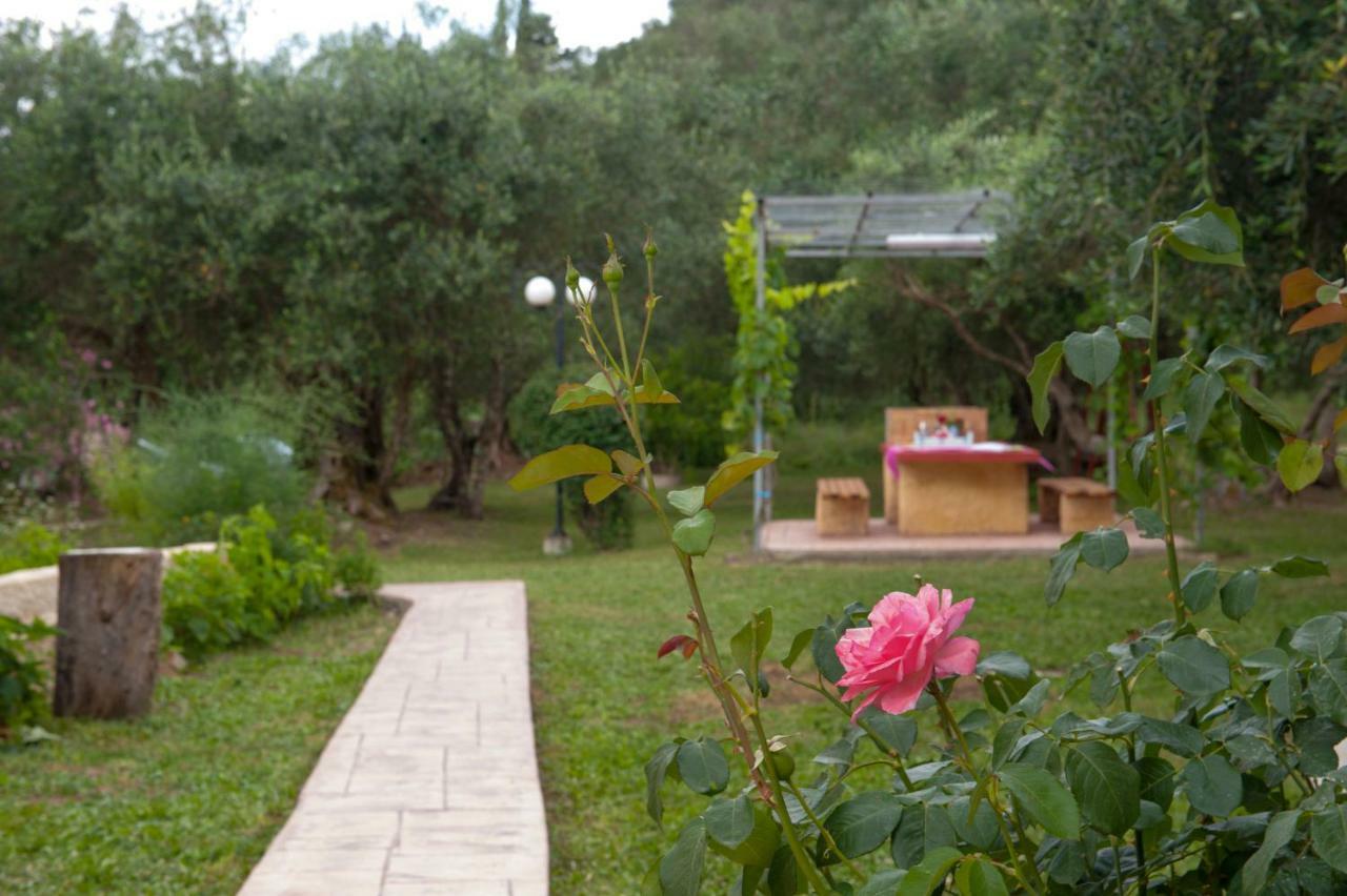 Family Holiday Apartment With Garden & Bbq Velonádes エクステリア 写真