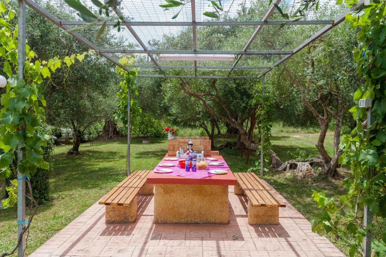 Family Holiday Apartment With Garden & Bbq Velonádes エクステリア 写真