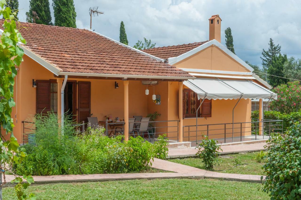 Family Holiday Apartment With Garden & Bbq Velonádes エクステリア 写真