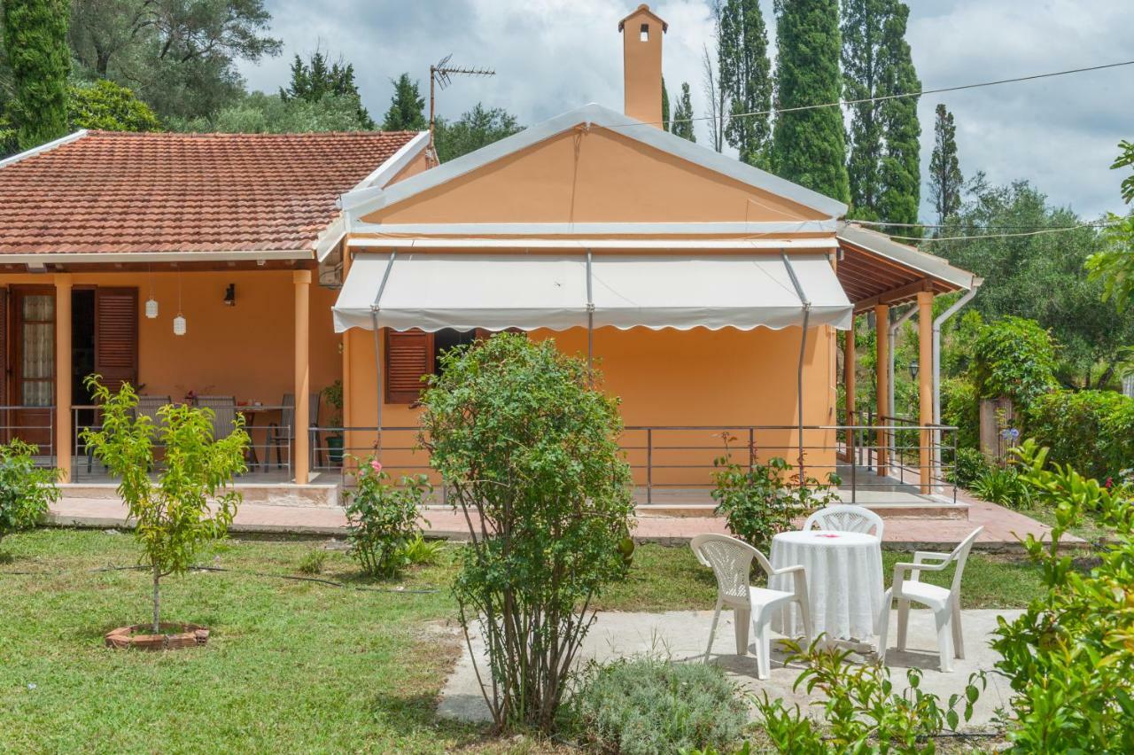 Family Holiday Apartment With Garden & Bbq Velonádes エクステリア 写真